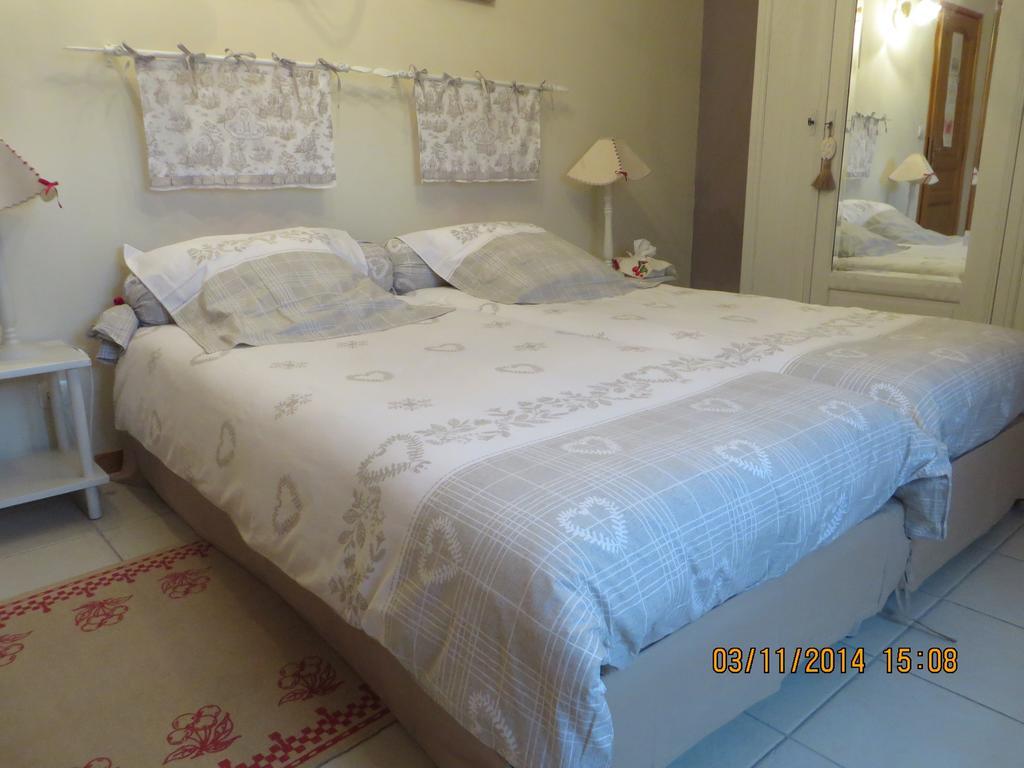 Chambres D'Hotes Au Temps Des Cerises Jumièges Habitación foto