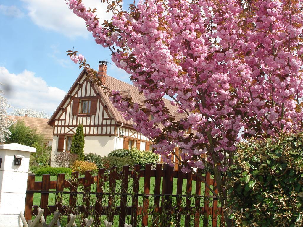 Chambres D'Hotes Au Temps Des Cerises Jumièges Exterior foto