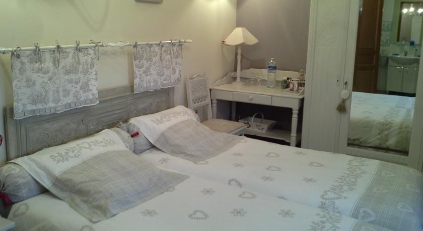 Chambres D'Hotes Au Temps Des Cerises Jumièges Habitación foto