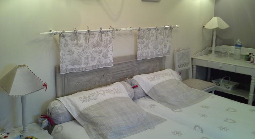 Chambres D'Hotes Au Temps Des Cerises Jumièges Habitación foto